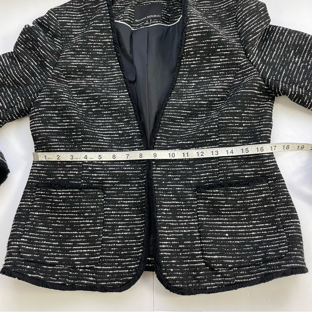 Banana Republic Black and White Boucle Fringe Trim Business Professional Balzer - Picture 14 of 15